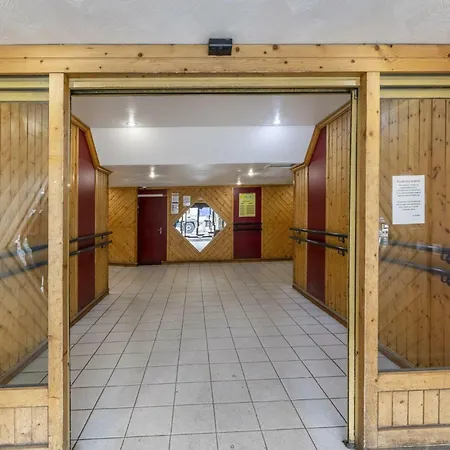 Apartment Neves - Location: Pour 4 Personnes Dans Un Quartier Jeune Et Anime Les Neves Mae-9062 *